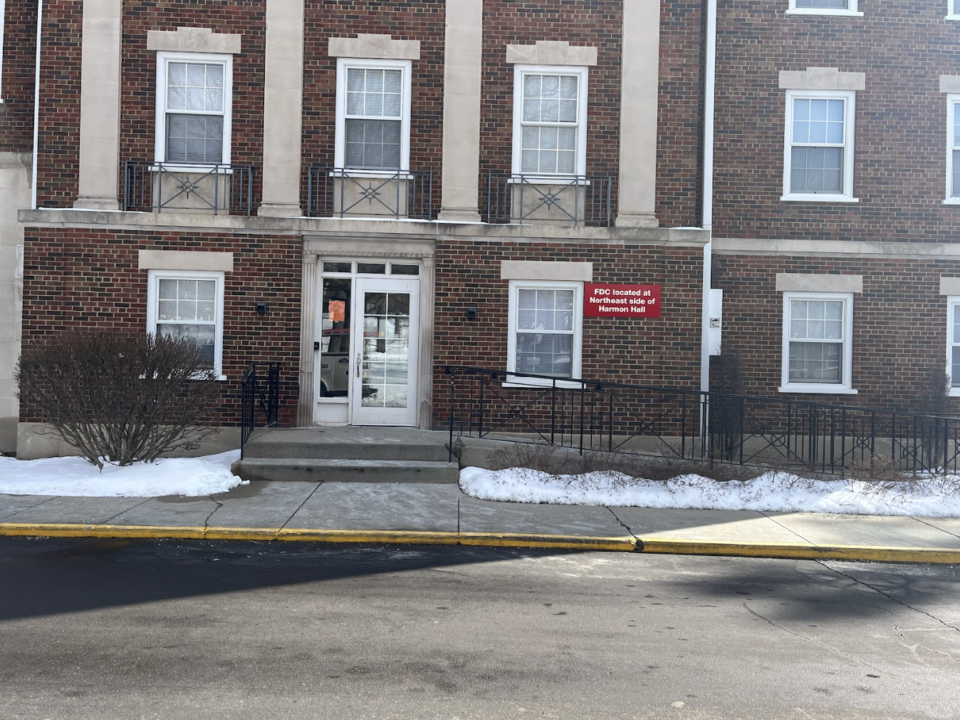 Hoben ramp and automatic door